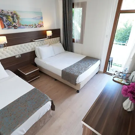 Manuela Boutique Hotel 3*