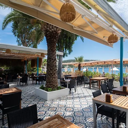 Manuela Boutique 3* ביטז