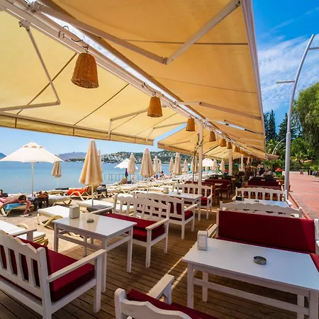 Manuela Boutique Hotel 3*