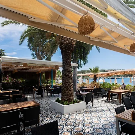 מלון Manuela Boutique 3*