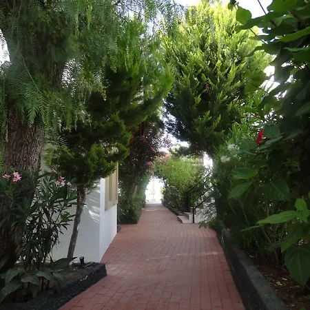 Manuela Boutique 3* ביטז