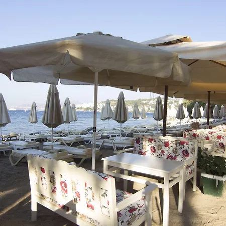 Manuela Boutique 3* ביטז