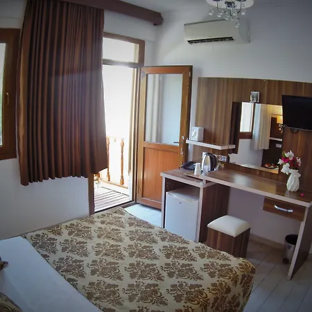 Manuela Boutique Hotel 3*