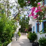 Manuela Boutique Hotel 3*