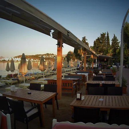 Manuela Boutique 3* Битез