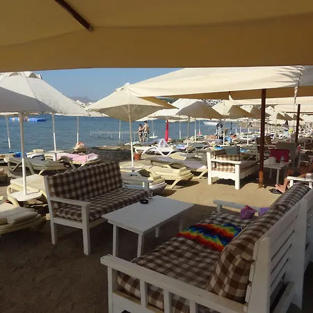 Manuela Boutique Hotel 2*